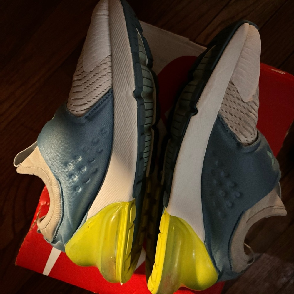 Kids nike shoes sz 2 - Picture 2 of 3